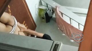 Quay lén em dâu đang matxa bị phát hiện