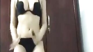 Lâm Hằng live nhảy sexy