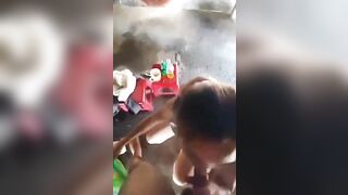 Bắt em nhân viên cà phê chòi bú cu xuất tinh vô miệng