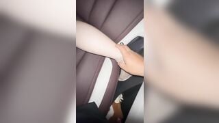 Đang đi taxi thì bị anh tài xế bắt chu đỉt lên xem lồn
