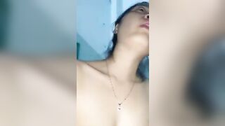 Anh trai và em dâu lén lút vụng trộm khi đêm khuya