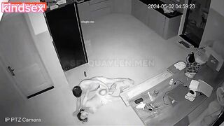 Đang hiếp dâm em vợ bị cháu gái phát hiện