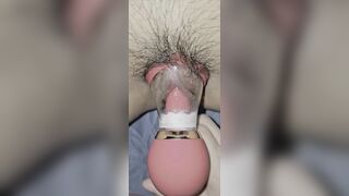 Sex Toy bú núc lồn cho mái lên đỉnh