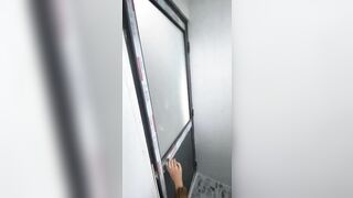 Chị dâu đang đi vệ sinh thì bất ngờ bị em trai địt