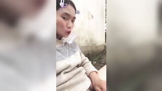 Em gái xinh học sinh 2k-10 lén Thủ Dâm sau trường học