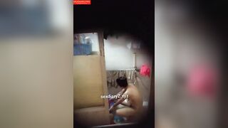 Quay lén mấy em phục vụ