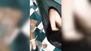Thấy dì út đang ngủ nên sục cu bắn vô mặt