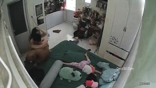 Hack Camera Vợ Chồng Địt Nhau Lúc Con Ngủ Bên Cạnh