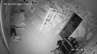 Vợ chồng đang phệt nhau thì mẹ chồng đi vào thế này sao mai dám nhìn mặt