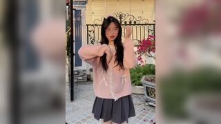 Quay lén con em họ rửa hàu mùng 3