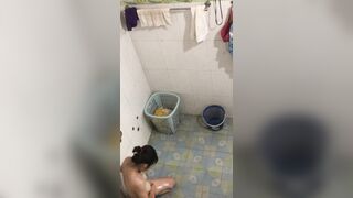 Quay lén gái tắm 3