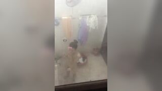 Em gái hàng xóm tắm 3