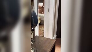 Đi về thấy vợ bị em trai mình hiếp dâm