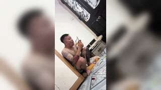 Nghiện hút ngựa ngáo ngơ đè con em ra địt sml