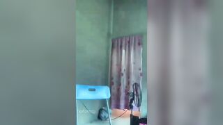 Đang thủ dâm thì mẹ về tới mém tý là bị phát hiện