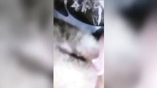 Để chó liếm lol sướng điên