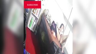 Tết không có khách, em NV thủ dâm ngay tại salon
