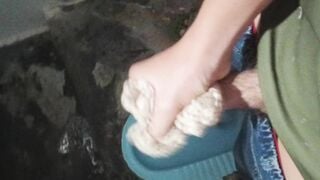 Nứng cặc quá thấy cái quần lót lọt khe trộm rồi sục