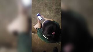 Thanh niên lén sục cu sau lưng gì ruột