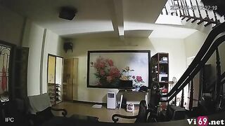 Hack cam em gái tha rong trong nhà