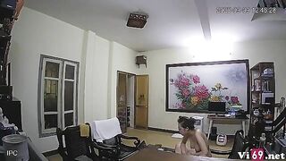 Hack cam em gái tha rong trong nhà