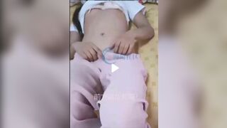 Hấp di,êm em gái... em nó bê quần chạy mà k tha.. Bật loa có la hét đẩy ra
