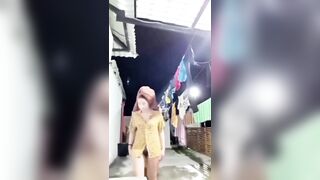 Quay lén em thủy phơi đồ không mặc quần lót