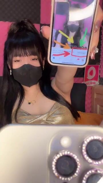 Em gái livestream FB 2