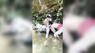 Em gái đu suối chơi bị người lạ hiếp dâm