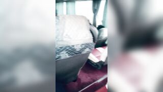 Tự sướng trên xe khách