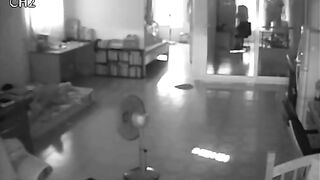 Check camera thấy vợ cho anh chồng đụ