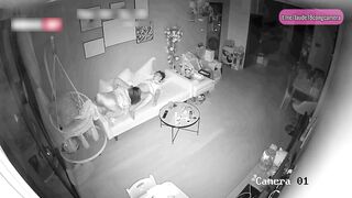 Hack cam cặp vợ chồng trẻ chịch nhau cực sung trên ghế sofa P2