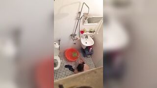 Em hàng xóm tắm da trắng 2