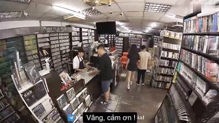 tự sướng khi đọc truyện tranh bị chủ ti��m bắt gặp vietsub