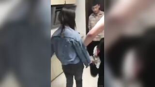Em gái Trung QUốc bị bạo lực ép lột đồ cho mấy thằng thay nhau địt :( khổ thân