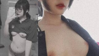 Bé Dung Baby Trốn Trong Nhà Tắm Đút Bàn Chải Vô Lồn