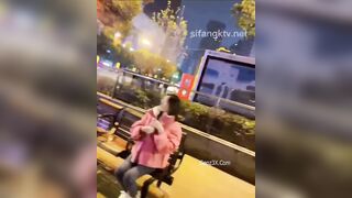 Gái Xinh Sơ Hở Là Vạch Lồn Nơi Công Cộng