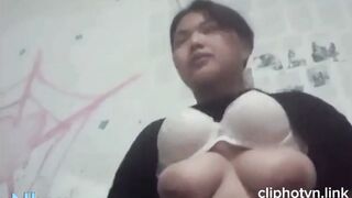 Em học sinh show zú 1, đky kênh ib tui cho xem cơ thể nhó