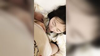 Bắt đứa em gái mới lớn bú cu cho minh