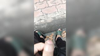 sóc lọ trước mặt em lao công