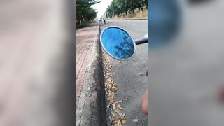 sóc lọ trước mặt em lao công