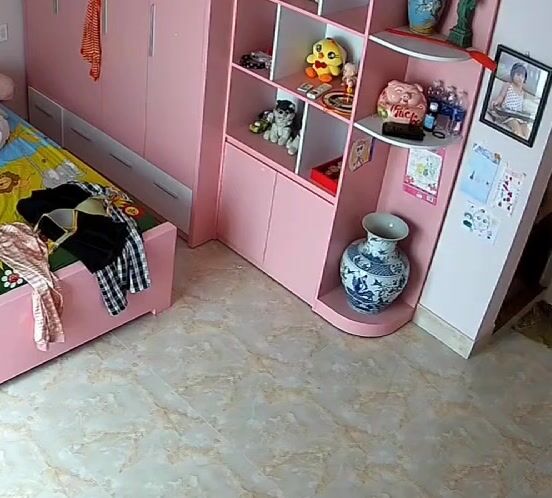 Hack camera phòng ngủ thay đồ