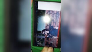 Em Trang 2k nhờ anh họ bắn tinh trùng lên ảnh bản thân