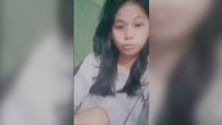 Em học sinh lồn chưa lông nứng quá nhà có gì thủ dâm bằng cái đó