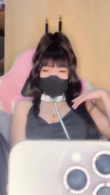 Em gái xinh live fb