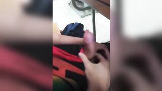 Học sinh cấp 2 sục trong giờ