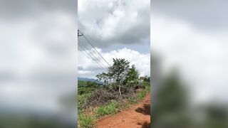 Em gái pulic trên xe 1