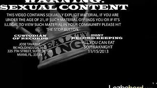 Hai cô gái les làm tình.