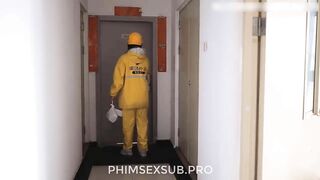 Cô gái dâm đãng hiếp dâm anh shipper.