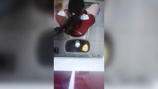 Quay lén trường cấp hai